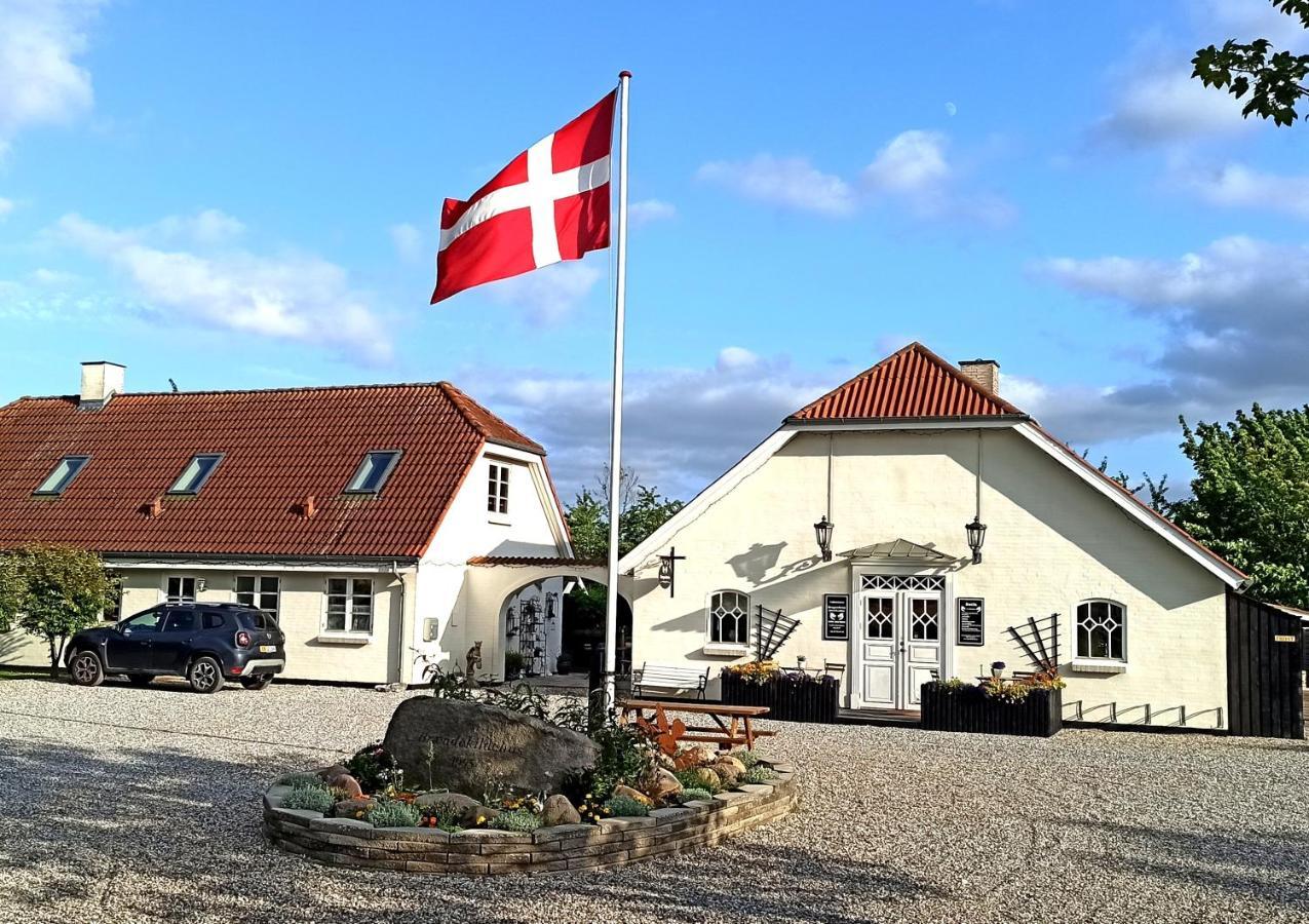 Dragondrum Bed & Kitchen Ullerslev Exterior photo